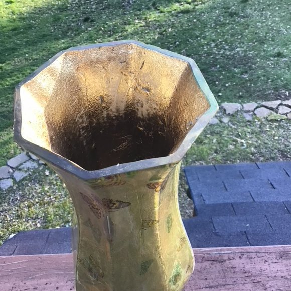 🦋🌿 Enchanted Butterfly Garden Vase 🌿🦋 - Picture 4 of 5